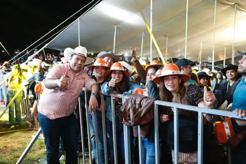 Colón celebró su 103 Aniversario con gran jaripeo; más de 7 mil personas disfrutaron una noche de tradición y música