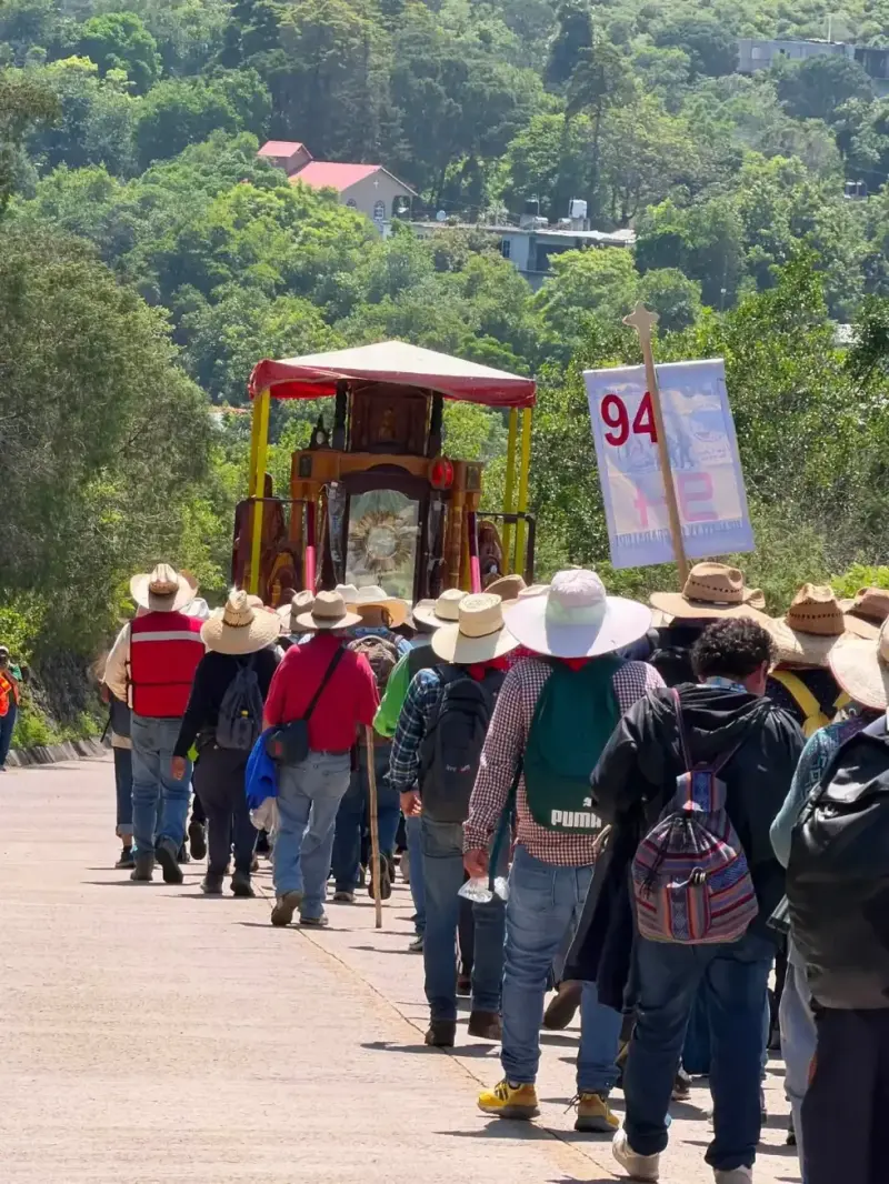 Peregrinos de la Sierra queretana cruzan de Tilaco a Landa rumbo al Tepeyac