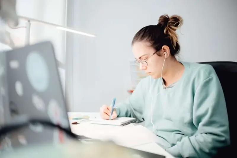 Aprender toda la vida: el secreto invisible de la felicidad moderna