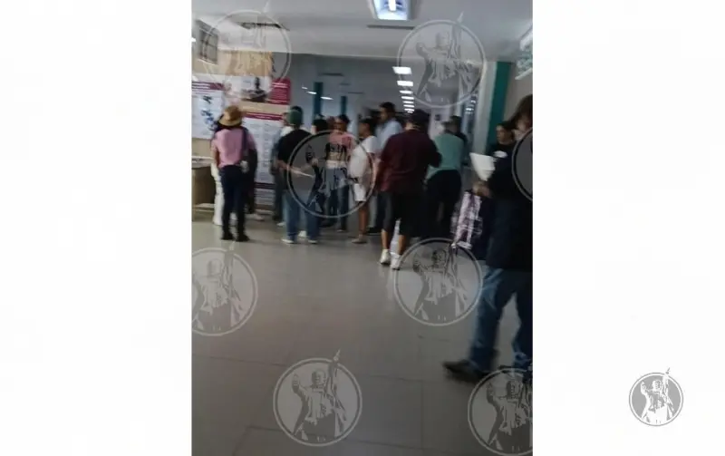 Video.- Protestan por falta de servicio de hemodiálisis en IMSS