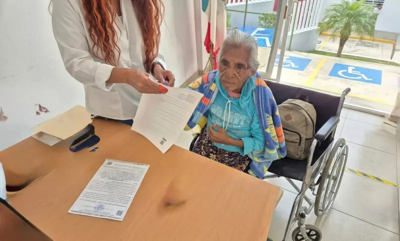 Abre acta de nacimiento acceso al bienestar de una mujer indígena de 93 años