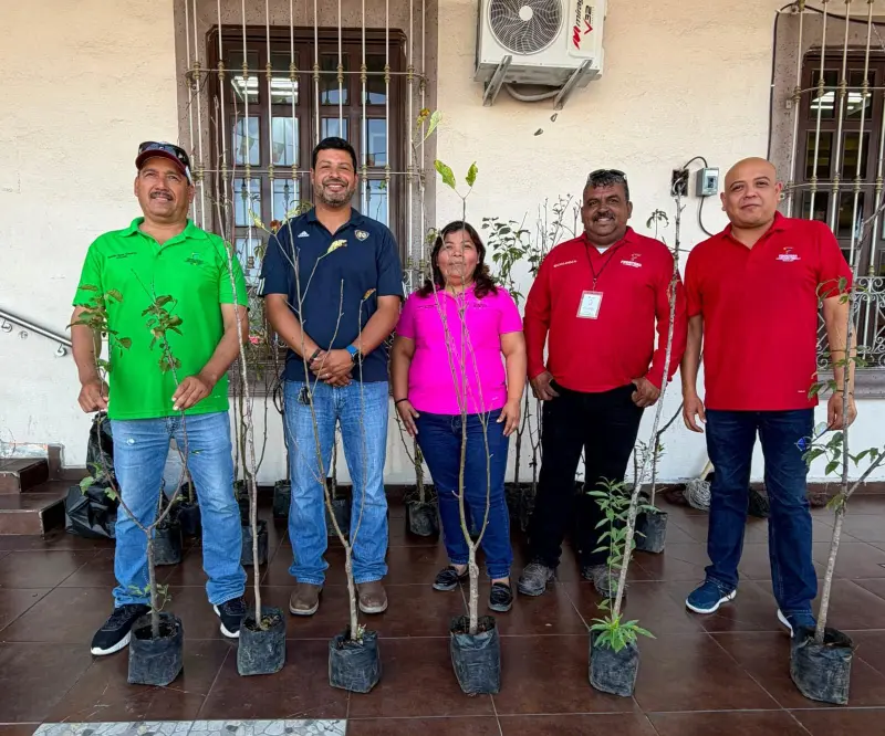 Invitan en Frontera a canjear plásticos por árboles