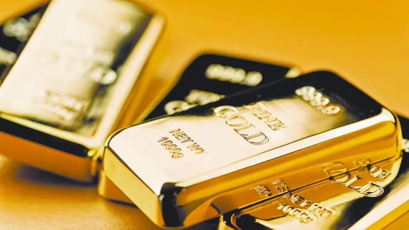Oro cae más de 1% a inicio de semana mientras tensión en Oriente Medio refuerza apuestas sobre tasas
