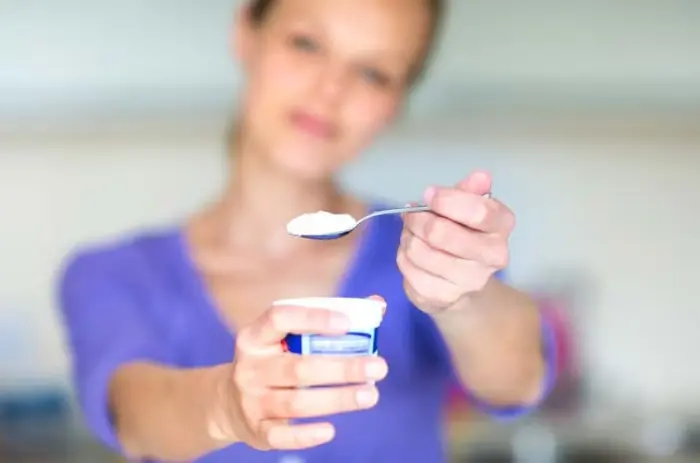 Yoghurt griego para niños: proteína, calcio y nutrición en una textura cremosa