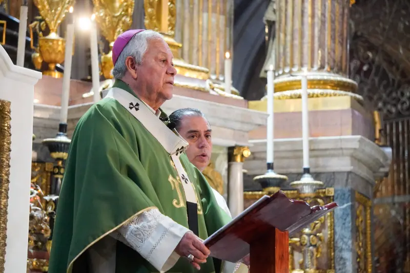 Arzobispo de Puebla rechaza reconocimiento de infancias trans durante misa dominical