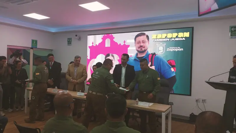 Reconocen en Zapopan la trayectoria de 70 paramédicas y paramédicos