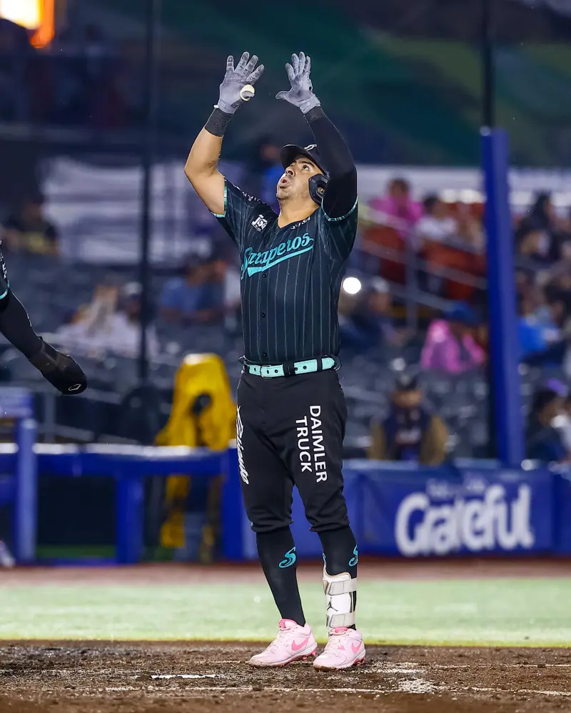 Saraperos remonta con rally de seis carreras, vence a Charros y empata la serie en Guadalajara