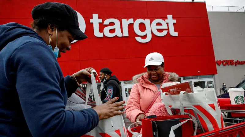 La búsqueda de ofertas para regreso a clases en EU comienza; facturas más altas presionan