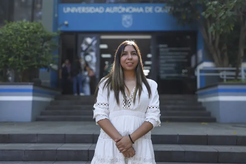 Conquista egresada UAQ reconocimiento nacional por excelencia académica