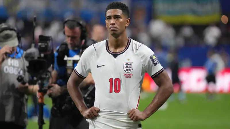 ‘Hey, Jude’, no des zapes: Bellingham pelea con jugador de Argentina tras derrota de Inglaterra (VIDEO)