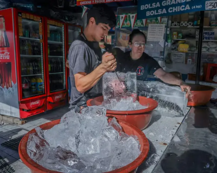 Hace 25 años abrió un local para vender hielo en la ciudad más caliente de México; hoy es parte de la historia de los veranos en Mexicali