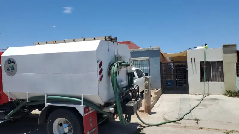 Trabajador sufre lesiones tras caer a una altura de 4 metros mientras llenaba un depósito de agua en Nogales