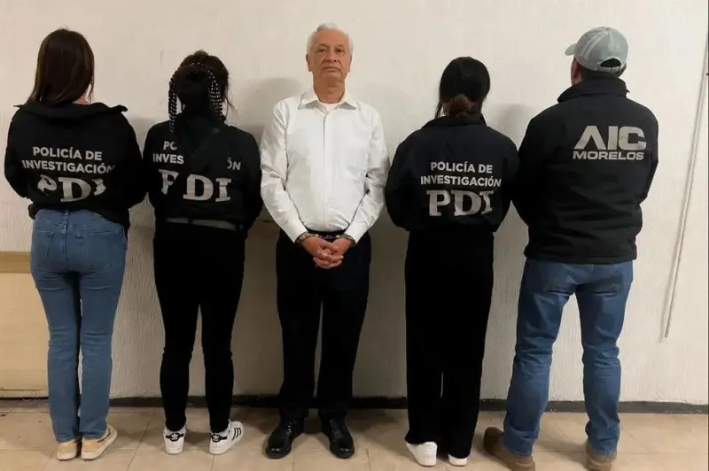 Comparece ex director de Pemex por violencia familiar