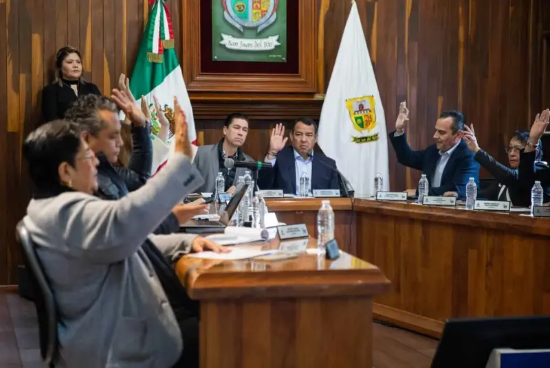 Obras de la carretera 57 colapsan accesos de San Juan del Río; cabildo exige calendario a la Federación