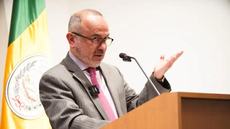 Ministro de Justicia de Colombia renuncia tras criticar la política de paz de Petro