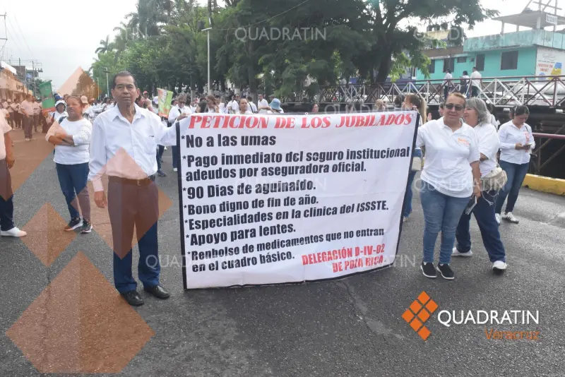 Se suman maestros jubilados a reclamar derechos