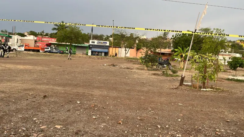 Hieren de 4 balazos a un motociclista en Culiacán
