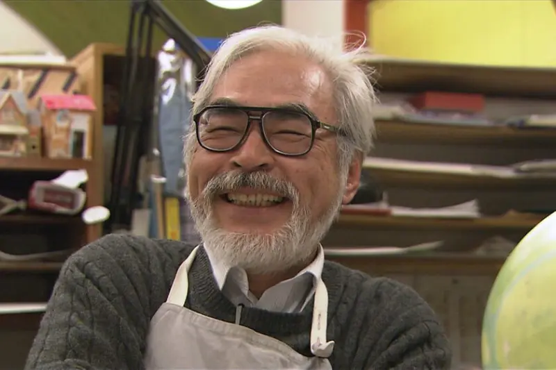 Hayao Miyazaki ha dirigido 12 películas, pero tan solo tiene un cameo en una de ellas. Una aparición fugaz en uno de los mejores clásicos de Studio Ghibli