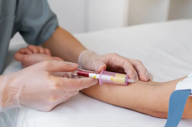 ¿Por qué una persona se desmaya cuando le sacan sangre?