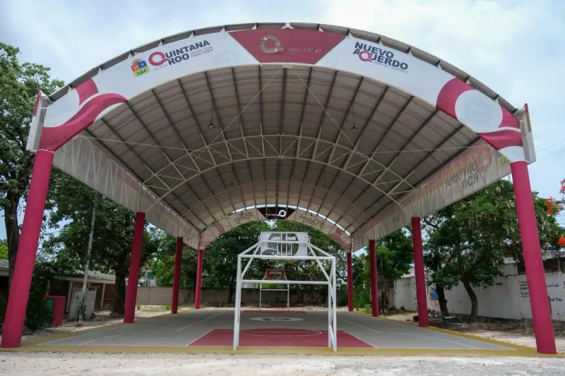 Estrenan domo tras 3 décadas de espera en secundaria de Cancún