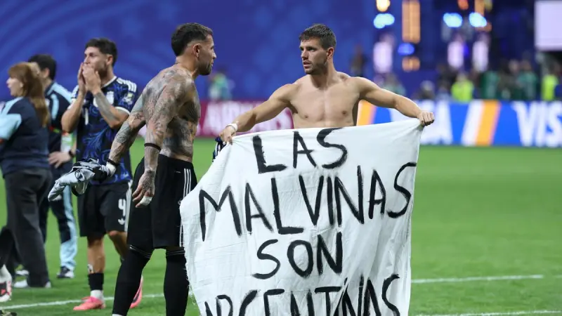 La FIFA investiga pancarta de Argentina sobre las islas Malvinas, previo a la final del Mundial 2026