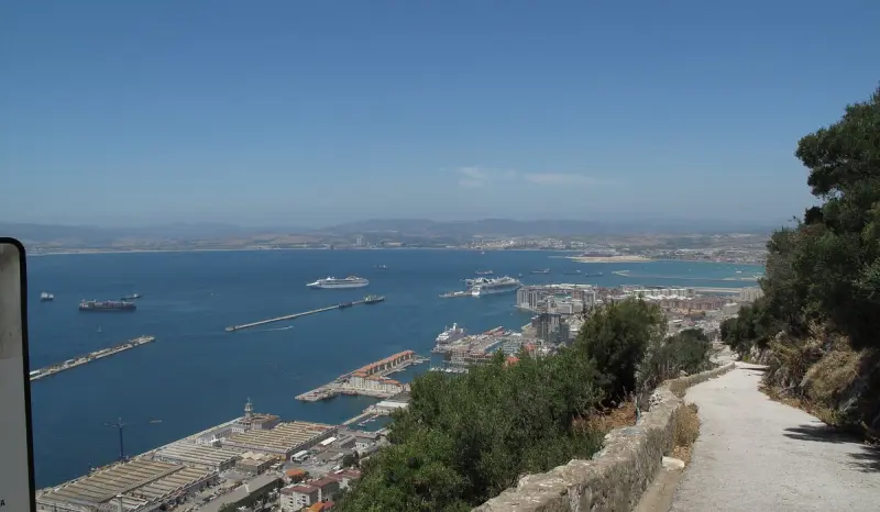 España y Gibraltar derriban una frontera histórica 