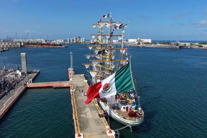 Buque Cuauhtémoc zarpa con 144 guardiamarinas rumbo a Alaska