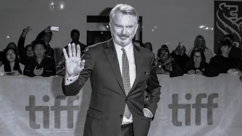 La rara enfermedad que diagnosticaron a Sam Neill durante ‘Jurassic Park’: ‘Tenía el cuello abultado’