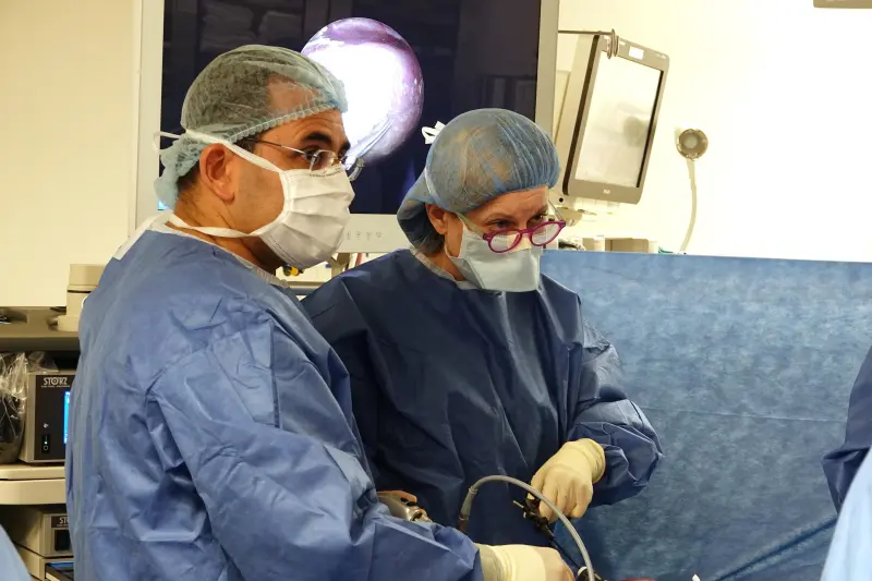Así están operando el embrión meses antes del nacimiento los médicos actualmente