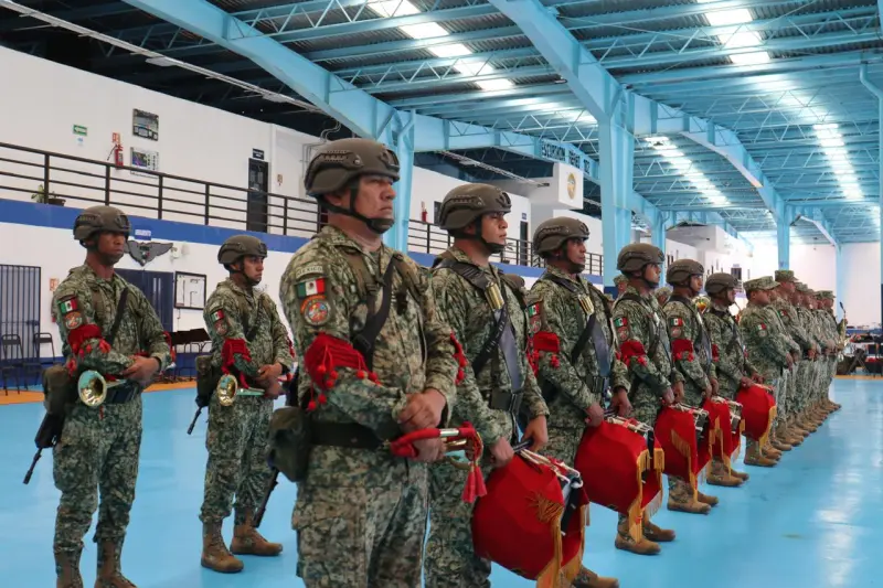 Récord de atura de la brigada de paracaidistas del Ejército en Acapulco