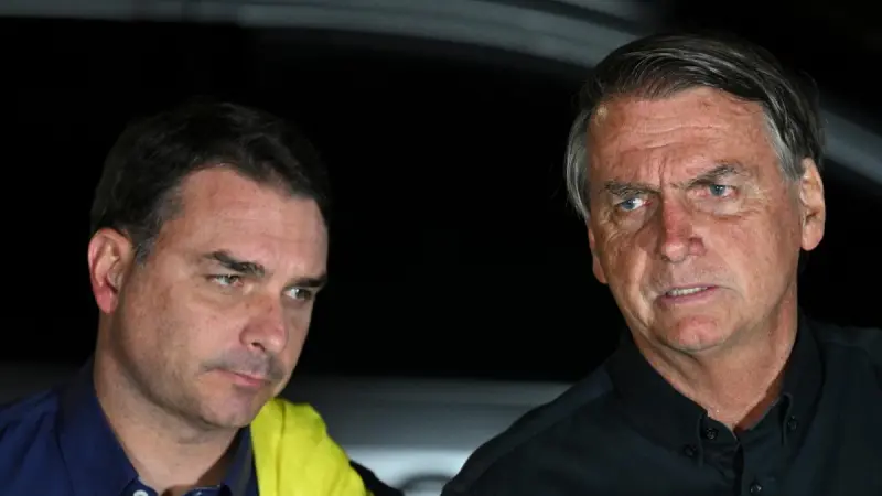 Flávio Bolsonaro no podrá visitar a su padre hasta después de elecciones