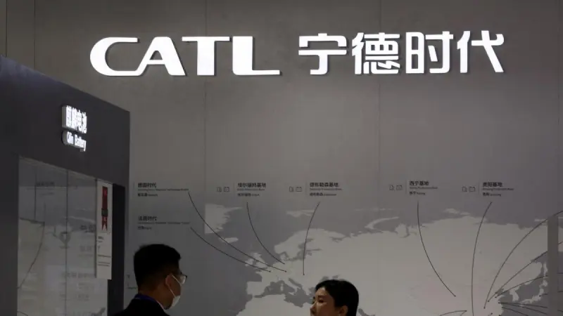La planta de CATL-Stellantis en España empleará hasta 1,700 trabajadores chinos para su construcción