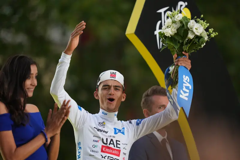 Isaac del Toro terminó enfermo el Tour de Francia: el virus que ocultó durante tres días para defender el podio
