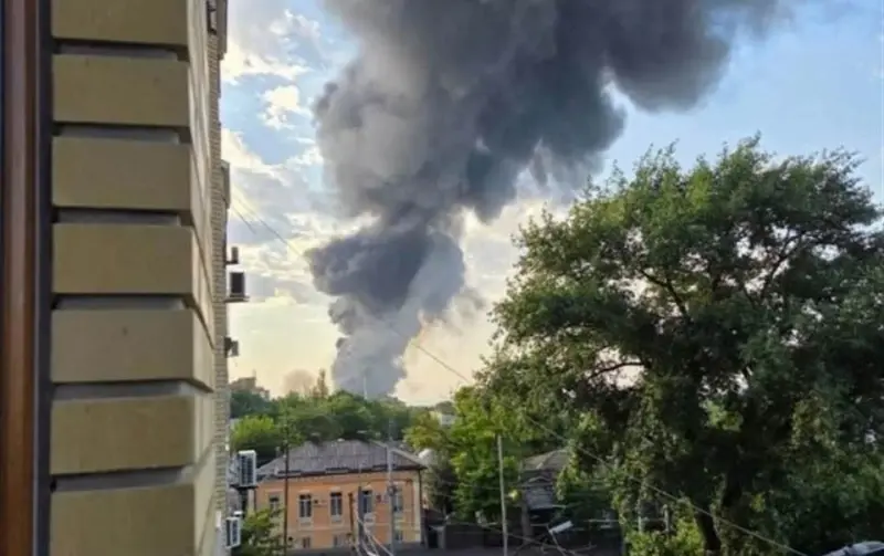 Incendian ataques ucranianos refinería y un puerto en Rusia