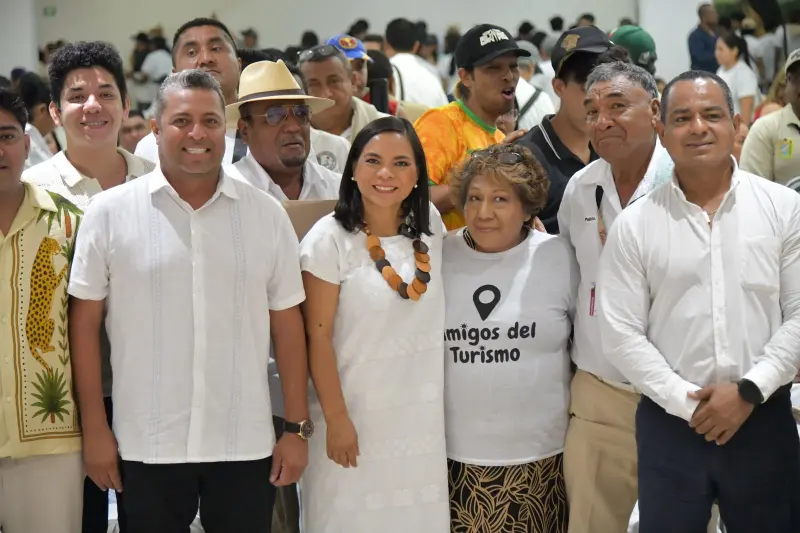 Se suman trabajadores y promotores de playa de Acapulco a Beatriz Mojica