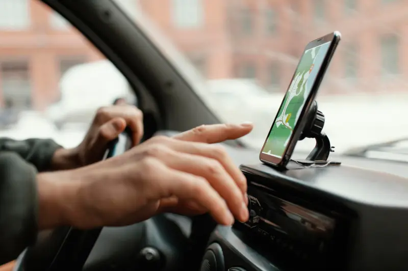 Gemini llega a Android Auto: El asistente de Google ahora permite conversaciones fluidas mientras manejas