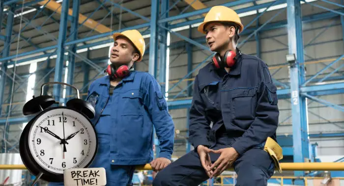 Esto es lo que establece la Ley Federal del Trabajo si no te dan 30 minutos para comer o no te permiten salir durante ese tiempo