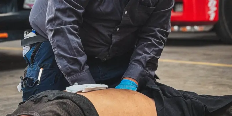 Explota llanta durante maniobras de inflado y deja un lesionado en La Griega