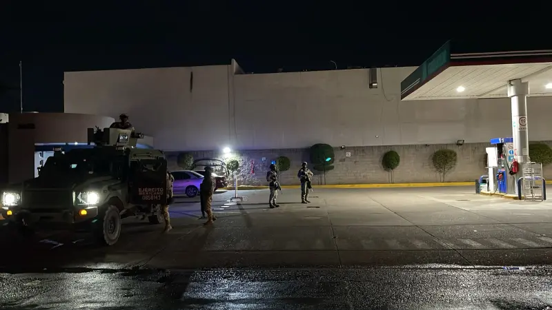 Privan de la libertad a un hombre en gasolinera de Culiacán