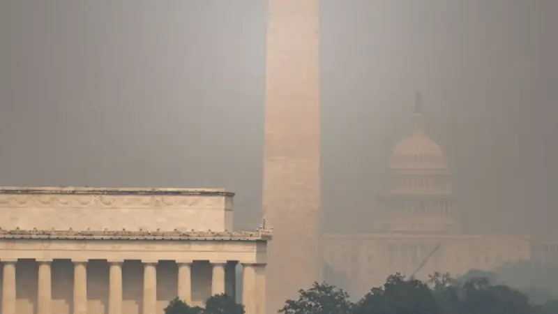 Trump pide compensaciones a Canadá por la contaminación del aire en EU provocada por los incendios