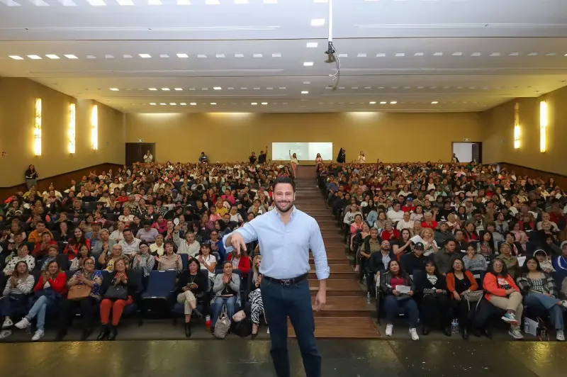 Promueve Anuar Azar la salud emocional con el taller 'Sanando a Papá'