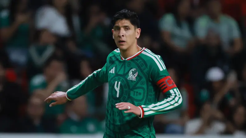 Edson Álvarez desata una puja en Europa: Ajax y Real Sociedad van por el mexicano