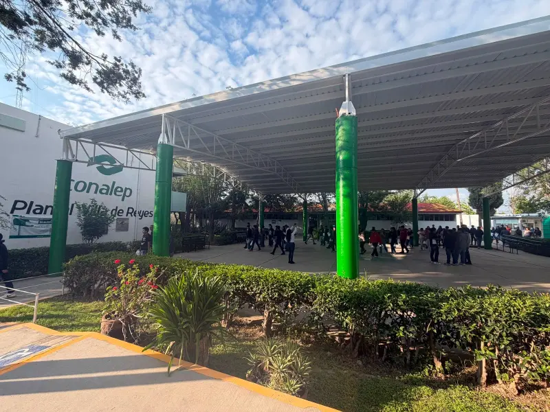 Más de 2 mil jóvenes presentan examen en Conalep