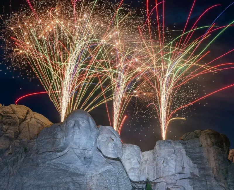 Trump convierte el 250 aniversario de EE UU en el gran escaparate de su proyecto desde el monte Rushmore