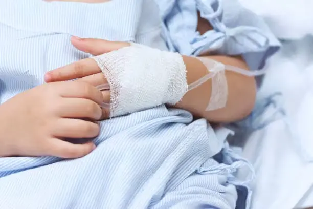 “Siempre nos dijeron que iba a mejorar”: El calvario de una niña a la que diagnosticaron una enfermedad equivocada mientras los médicos pasaban por alto su verdadera enfermedad