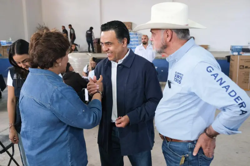 Entrega Luis Nava apoyos a familias de Pedro Escobedo a través del Programa Coinversión Social