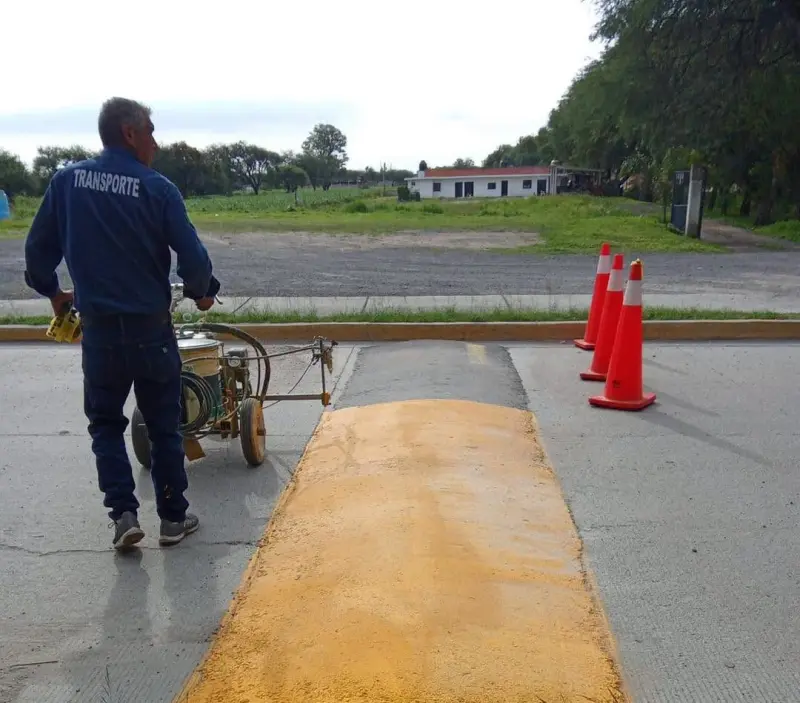 Refuerzan señalización vial en San Roque