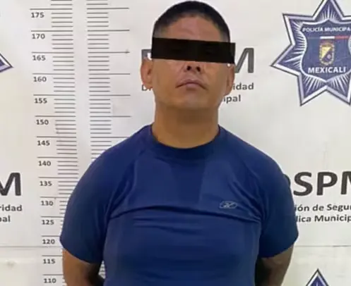 Detienen a conductor con cuchillo tras pasarse un alto; lo investigan por presunto robo con violencia en Mexicali