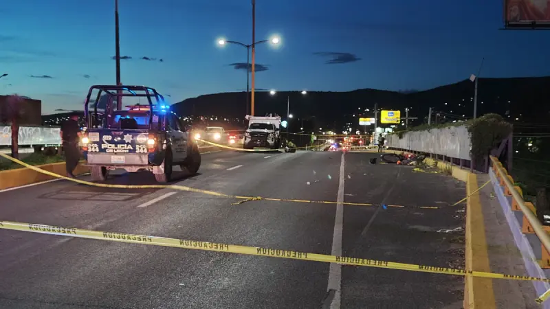 Matan a hombre en motocicleta roja al circular por el puente Echeveste en León