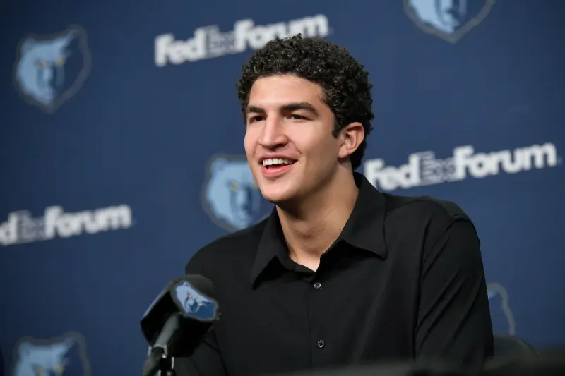 Firma Karim López contrato multianual con los Grizzlies de Memphis